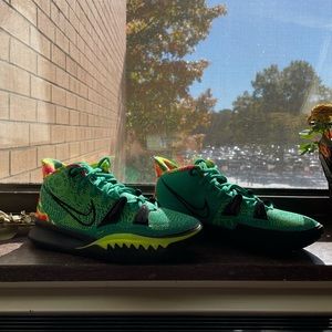 Kyrie 7 Basketball Sneaker